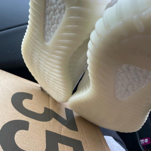 Yeezy 350 V2 Cream-Triple White - Picture 3 of 4